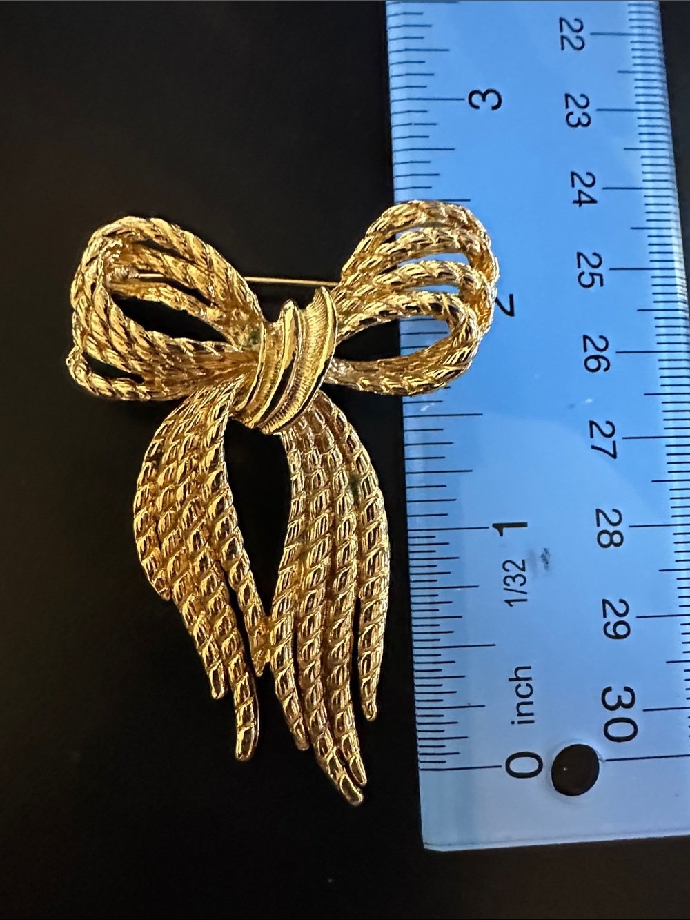 Classic Gold Bow Rope-Textured Brooch - Picture 2 of 2